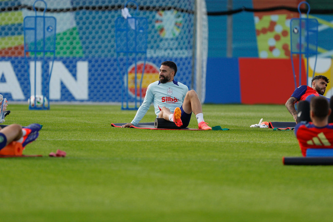 Foto de archivo del lateral derecho de la selección española Dani Carvajal (c). EFE/J.J. Guillén