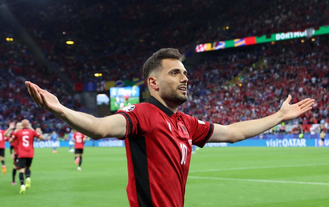 El albanés Nedim Bajram, autor del gol ante Italia. EFE/EPA/FRIEDEMANN VOGEL