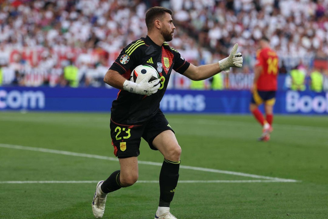 El portero español Unai Simon, durante el partido contra Alemania en los cuartos de final de la Eurocopa. EFE/EPA/FRIEDEMANN VOGEL