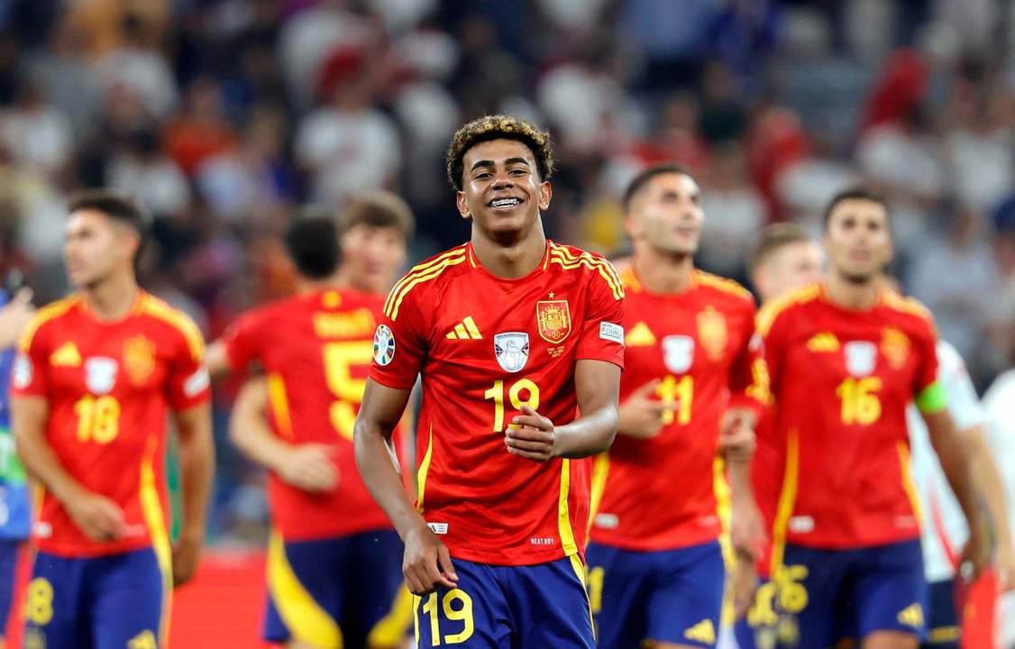 Lamine Yamal tras el partido de semifinales de la Eurocopa de fútbol que España y Francia disputan este martes en Múnich. EFE/EPA/RONALD WITTEK