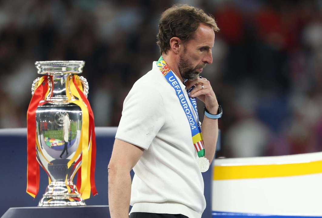 Gareth Southgate, seleccionador de Inglaterra, tras el encuentro correspondiente a la final de la Eurocopa que disputaron Inglaterra en el Estadio Olímpico de Berlín. EFE/EPA/FRIEDEMANN VOGEL